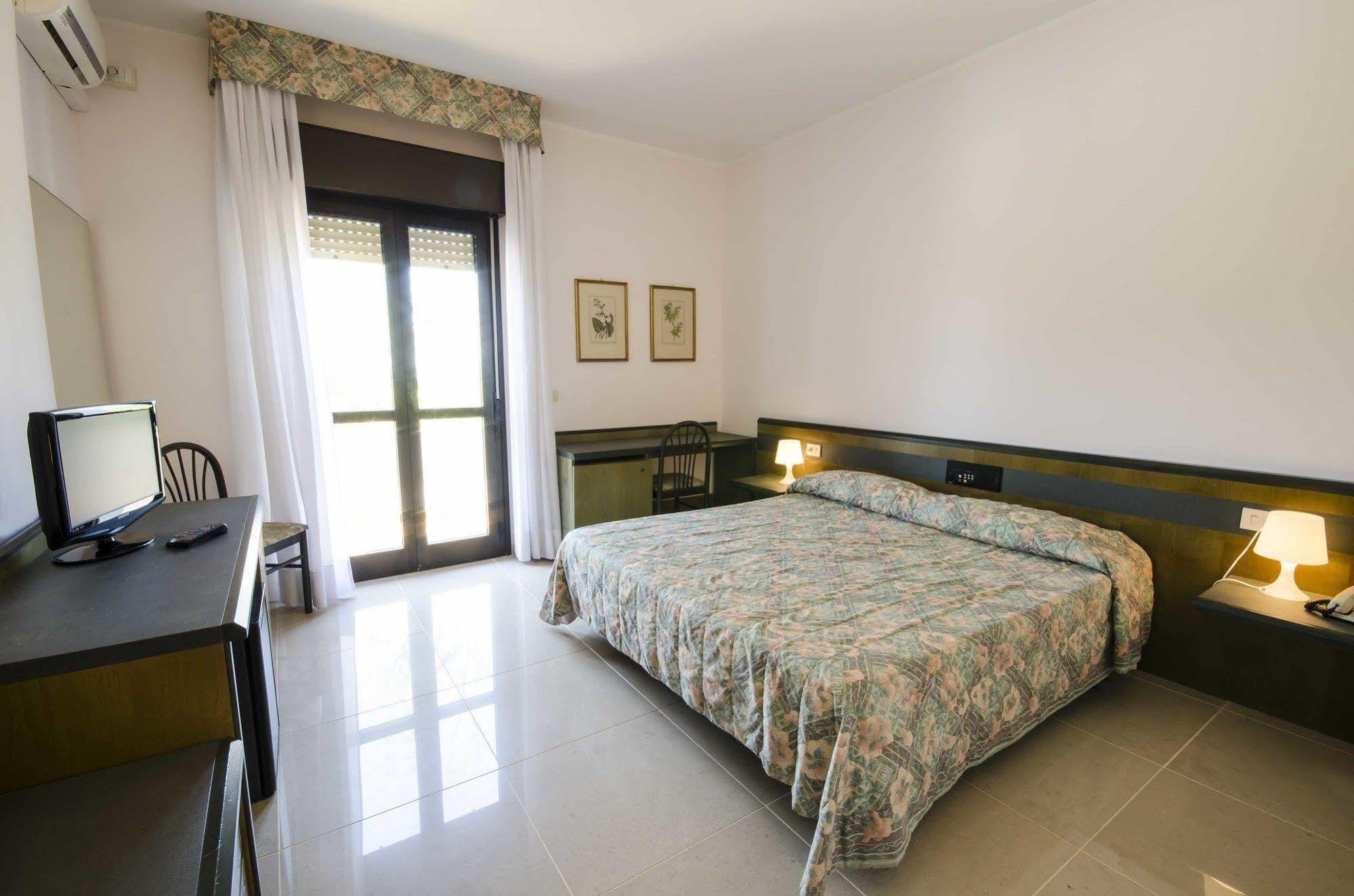 Torre Del Sole Hotel Tarquinia Exterior photo